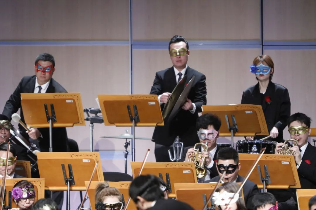 哈兰德迎来七赛季出色发挥，澳大利亚队观众热烈欢呼！的简单介绍