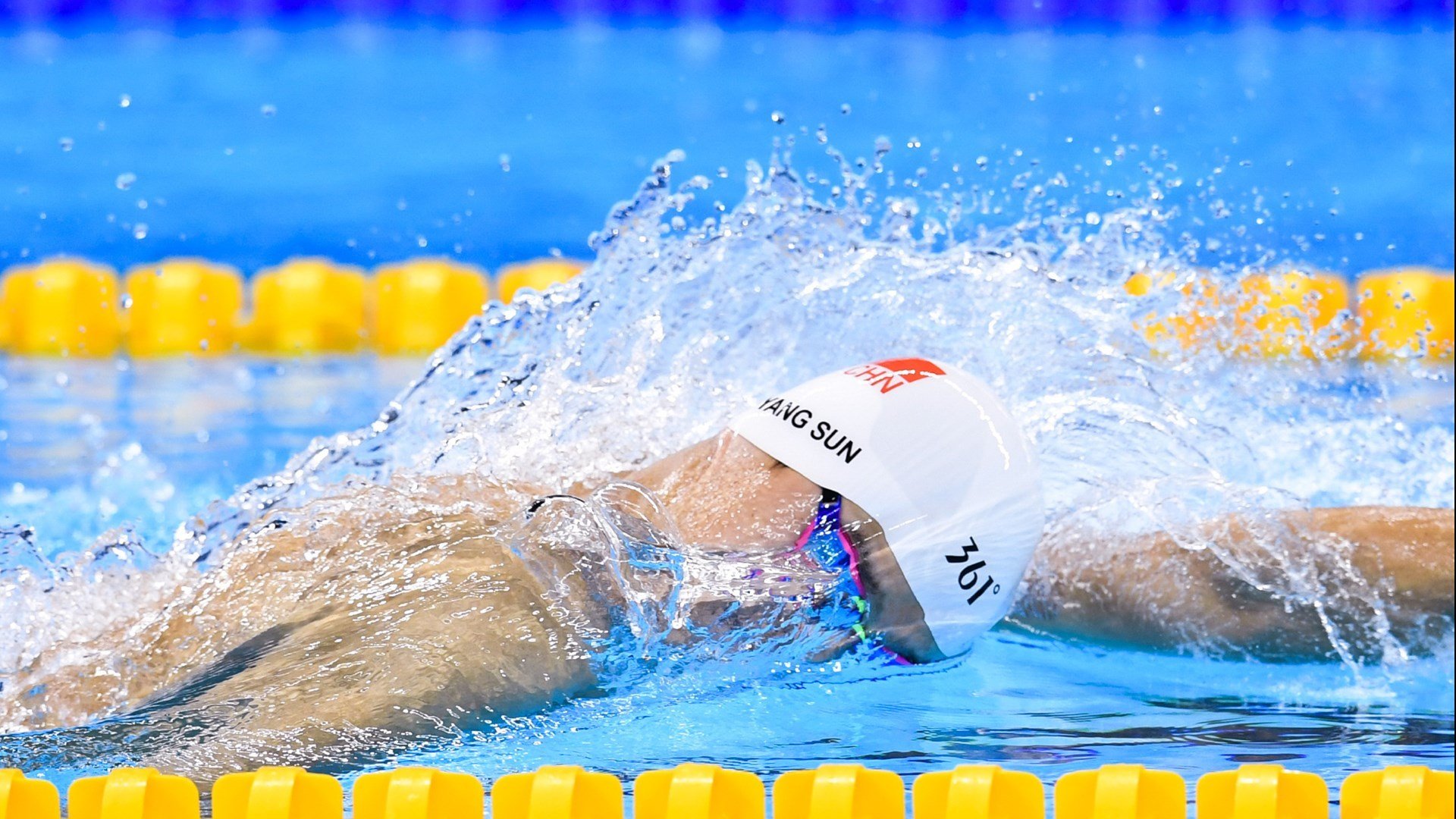 Uzi新星表现优异表现突出,皇家马德里前途光明!观众掌声雷动